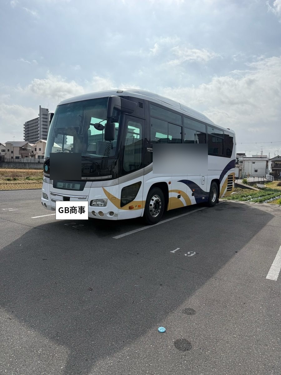 中型包車巴士外觀